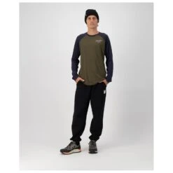 Mons Royale Icon Raglan - Merino Shirt -JACK Casual Shop mons royale icon raglan merino shirt detail 4